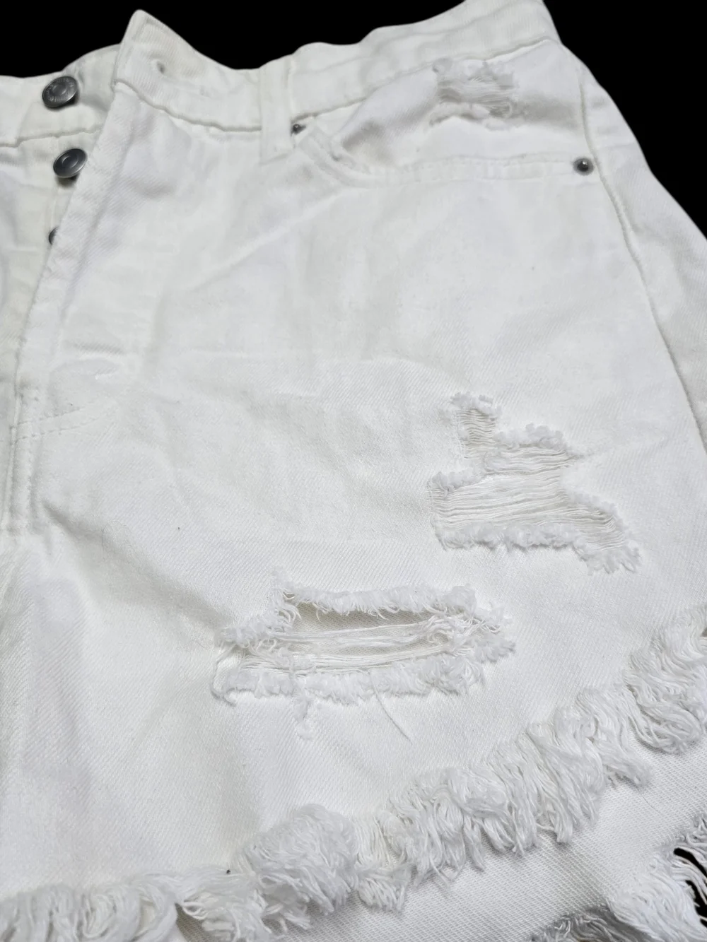 Wild Fable White Denim Shorts Women’s 6 High Rise Distressed Raw Hem